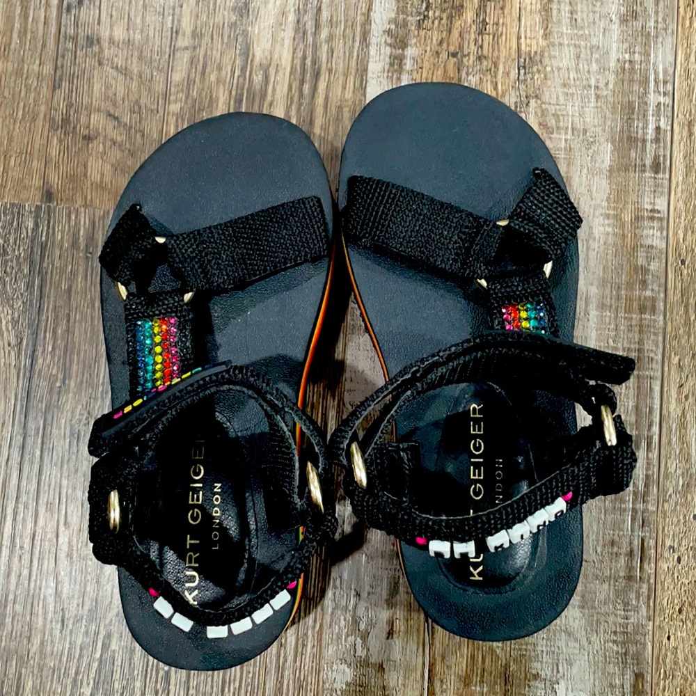 She wore them one time for her graduation.this black sandals are really pretty!